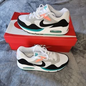 Women's Nike air max correlate